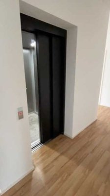Penthouse Wohnung mit großer Dachterrasse und direktem Aufzug