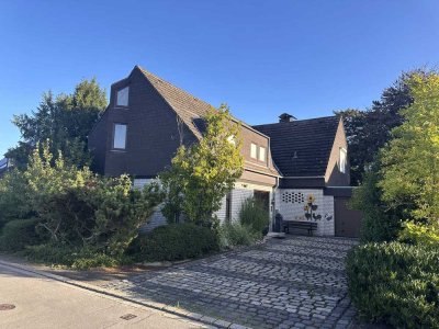 WOHNEN ZWISCHEN DEN FELDERN Sanierungsbedürftiges freistehendes Ein/Zweifamilienhaus + Ausbaureserve