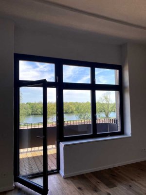 Traumhafter Mainblick: stilvolle 3-Zimmer-Loft-Wohnung mit EBK und Balkon in Hattersheim am Main