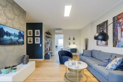 Geschmackvolle 2-Raum-Penthouse-Wohnung mit luxuriöser Innenausstattung mit EBK in München Perlach