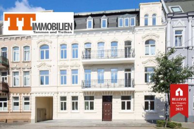 TT bietet an: ERSTBEZUG  Hochwertig kernsanierte 3-Zimmer-Wohnung mit Balkon in denkmalgeschü
