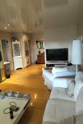 VERMIETETE 2,5 ZIMMER LUXUS WOHNUNG, VON PESCH-WOHNEN GESTALTET MIT HALLENBAD UND SAUNA IM HAUS