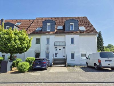 Moderne und ruhig gelegene DG-Maisonettewohnung mit Blick ins Lochbachtal