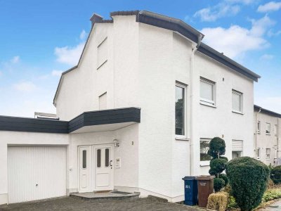 ZWEIFAMILIENHAUS MIT SONNENTERRASSE UND DURCHDACHTER RAUMAUFTEILUNG