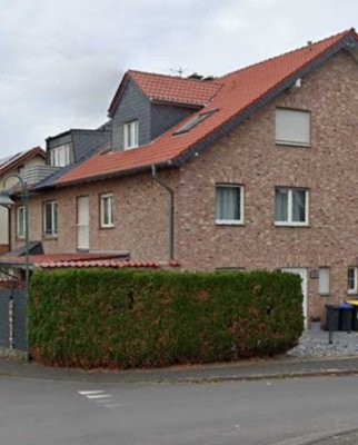 Ansprechende Doppelhaushälfte mit ausgebautem Dachgeschoss sowie beheiztem Keller.