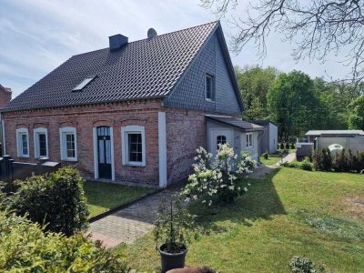 Renoviertes, massiv gebautes 7 Zimmer Haus, in beliebtem, ruhigem Fischerdorf Altwarp, zu verkaufen