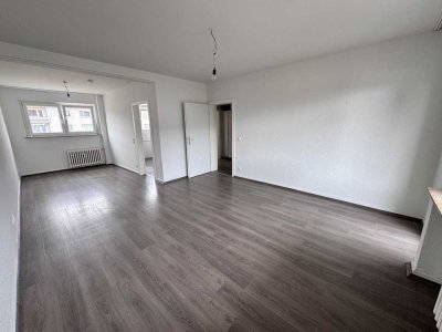 frisch sanierte 3 Zimmer Wohnung mit Balkon im 2. OG