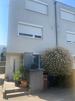 Reiheneckhaus mit kleinem Garten