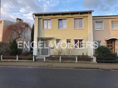 DOPPELHAUSHÄLFTE MIT GROßER TERRASSE ZUR MIETE