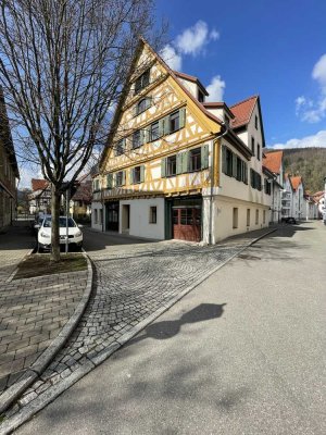 Wohnen mit Flair - 3 Zimmer Terrassenwohnung mit Garten und Garage