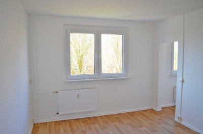 2-Raum-Wohnung mit Dusche und PKW-Stellplatz! Bezug sofort möglich!