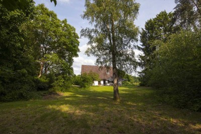 Einfamilienhaus mit Einliegerwohnung auf großem Grundstück in idyllischer und uneinsehbarer Ecklage
