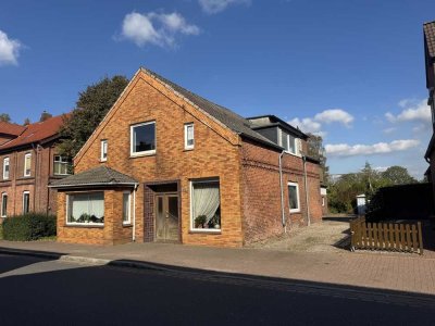 Großes EFH mit Einliegerwohnung, Garage und Schuppen auf großem Grundstück