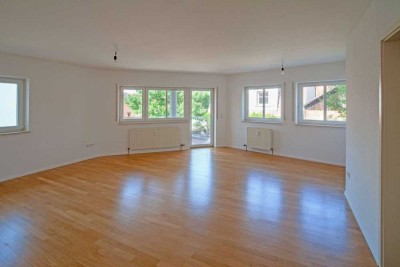ac | Harthausen - Helle und großzügige 4 Zimmerwohnung im 1. Obergeschoss