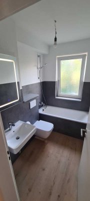 3 Zi mit Balkon, Erstbezug nach Sanierung, direkt im Grünen an der Dhünn in Lev. Bürrig