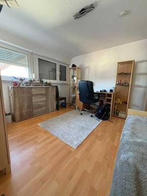 Helle 3-Zimmerwohnung mit Balkon in Leinfelden-Echterdingen/ Stetten ab 1.8.25 verfügbar/ nach VB