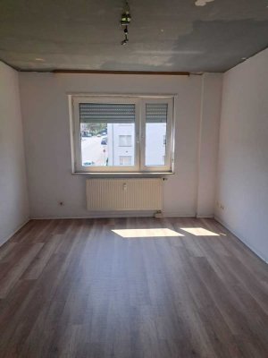 Schöne, helle und geräumige 2 Zimmer Wohnung