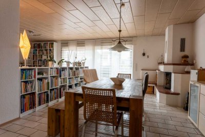 ***Provisionsfrei*** - Gepflegte 4-Zimmer-Wohnung mit Terrasse, Garten und Garage