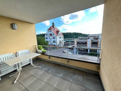 Stilvolle möblierte 2-Raum-Wohnung mit luxuriöser Innenausstattung mit Balkon und EBK in Plochingen