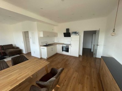 2-Zimmer-Penthouse-Wohnung mit traumhaftem Blick und EBK