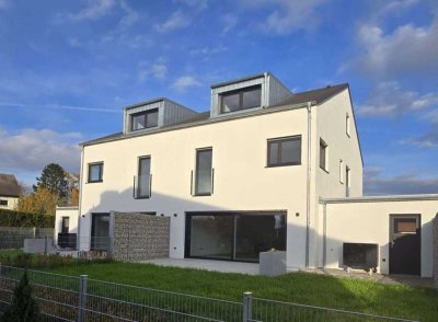 Jetzt einziehen: Neubau-Doppelhaushälfte mit Garten in Geisenfeld & Energieeffizienzklasse A+