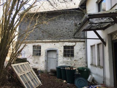 Öffentliche Versteigerung Wohnhaus mit weitläufiger Grundstücksfläche