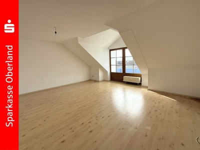 Großzügige 3 Zimmer Dachgeschosswohnung mit Balkon