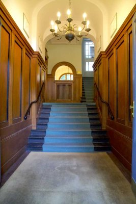 Repräsentative 5,5-Zimmer-Hochparterre-Wohnung mit 2 Balkonen und EBK