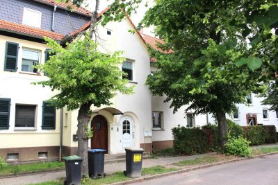 Reihenmittelhaus, derzeit 2 WE, als EFH geeignet, in ruhiger Nebenstraße...