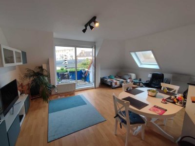 Sehr Schöne ETW in Gießen -Helle 3-Zimmer Dachgeschosswohnung mit Balkon, Einbauküche ua.