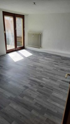 Helle geräumige 2-Zimmer-Wohnung mit Südbalkon in Schnaittach