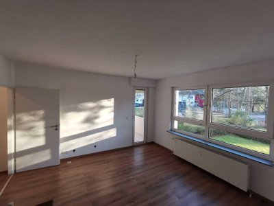 Exklusive, renovierte 2-Zimmer-Hochparterre-Wohnung mit Balkon und EBK in Egelsbach