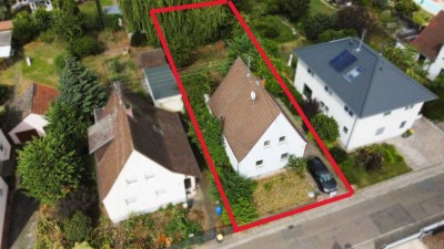 Freistehendes Haus mit Garage und großen Garten