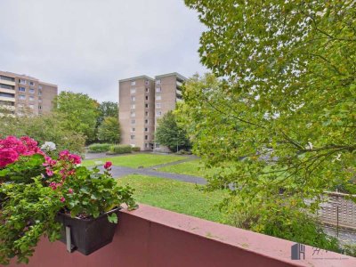 Geräumige Wohnung mit 4 Zimmern, Balkon und Tiefgaragenstellplatz!