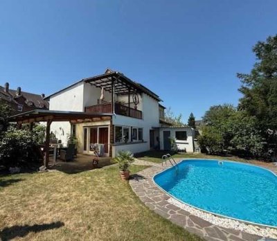 ***Wohn- und Geschäftshaus in sehr guter Lage mit herrlichem Garten und großem Pool***
