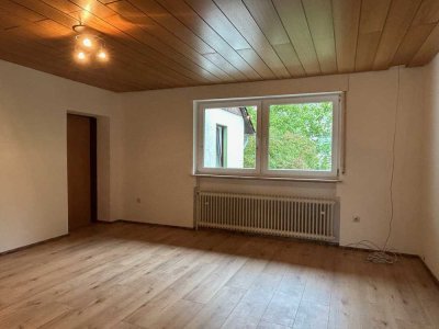 Über 100 m2 Gesamtfläche! Modernisierte 3-Zimmer Wohnung mit Tageslicht-Bad