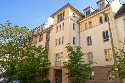 Stilvolle 3-Zimmer-DG-Wohnung mit geh. Innenausstattung mit Balkon und EBK in Ludwigshafen am Rhein