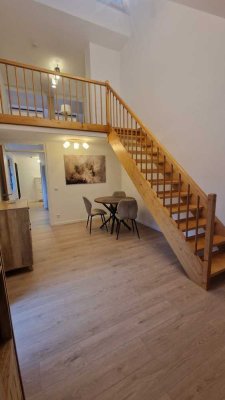 Charmante 2,5-Zimmer-Maisonette, möbliert, mit EBK und großem Balkon