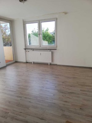 Renovierte 3-Zimmer-Wohnung mit Loggia, Aufzug und EBK in Kaiserslautern