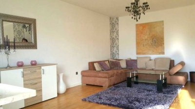 Viel Platz zum kleinen Preis: Großzügige 2 Zimmer-Wohnung mit Balkon und Garage in Rosenheim-Happing