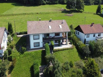 Das Allgäu vor den Augen - Großzügiges Zweifamilienhaus mit tollem Panoramablick