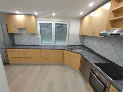 Ansprechende 5-Zimmer-EG-Wohnung mit geh. Innenausstattung mit Balkon und EBK in Lauda-Königshofen