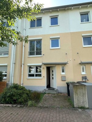 Zuhause zu verkaufen - Familienfreundliches Niedrigenergie-Reihenmittelhaus in gesuchter Lage
