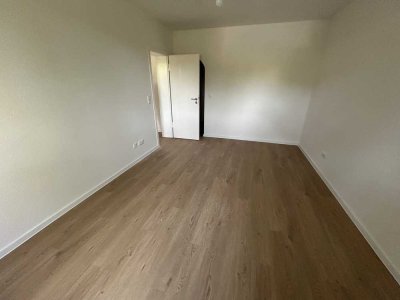 Erstbezug nach Kernsanierung - Wohnung mit Balkon und Aufzug -