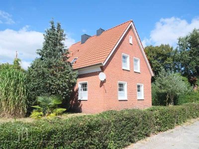 Bezugsfreie Erdgeschosswohnung mit neuem Bad in ruhiger, zentraler Wohnlage