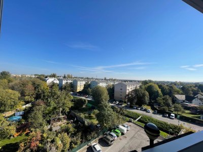 Renovierte helle Wohnung, 6. Liftstock, große Loggia &amp; Fernblick - provisionsfrei