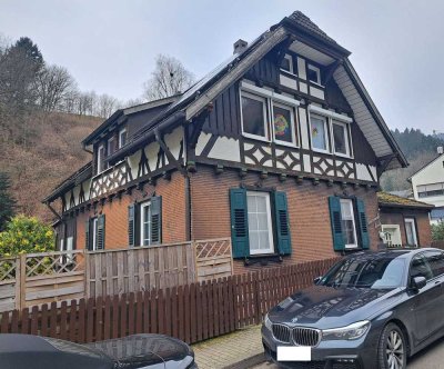 Einfamilienhaus im Schwarzwaldstil mit großem Grundstück und vielseitigem Potenzial  in Alpirsbach