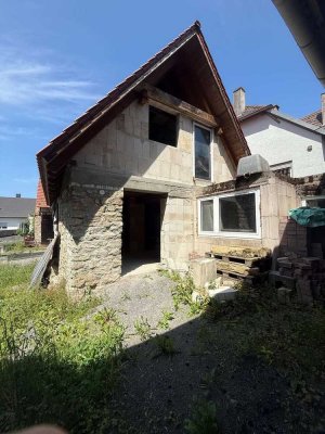 Kleines Traumhaus im Bau – mit großzügigem Garten und viel Nutzfläche