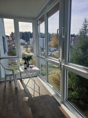 4-Zimmer-Wohnung mit Wintergarten, Garage und Aufzug und Traumaussicht auf dem Sulgen zu verkaufen