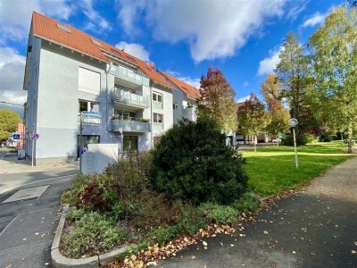 Schicke 3 Zi -Stadtwohnung mit Balkon, Aufzug und TG-Stellplatz optional.